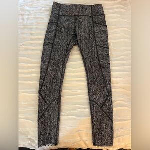 Lululemon cropped legging with reflective sleeve at bottom